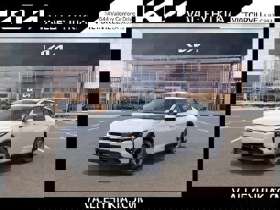 New 2025 Kia K4 LXS