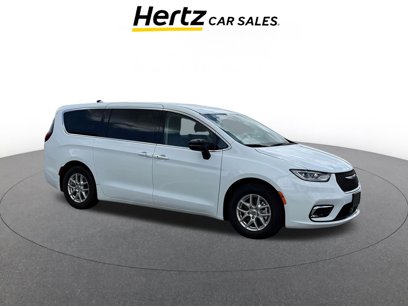 Used 2024 Chrysler Pacifica Touring-L