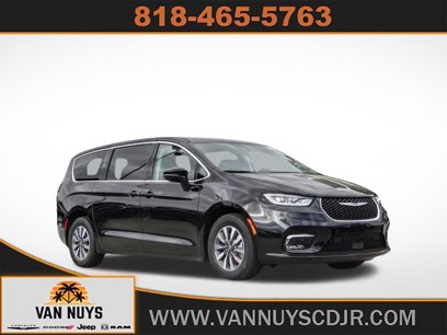 New 2023 Chrysler Pacifica Touring-L