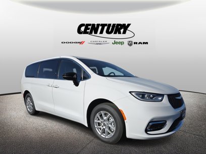 New 2025 Chrysler Pacifica Select