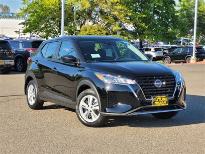 New 2025 Nissan Kicks Play S