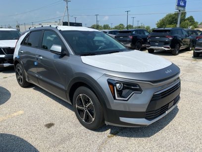 New 2025 Kia Niro EX