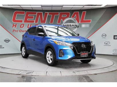 New 2025 Nissan Kicks Play S