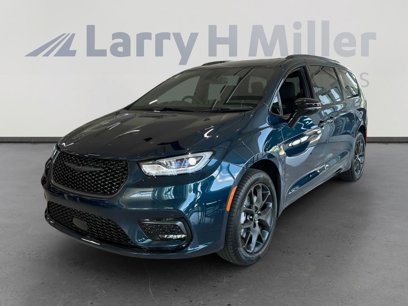 New 2025 Chrysler Pacifica Limited