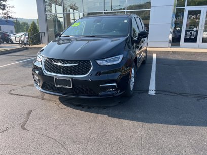 New 2025 Chrysler Pacifica Select
