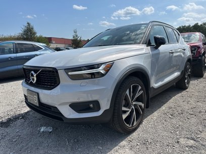 Used 2022 Volvo XC40 T5 R-Design w/ Advanced Package