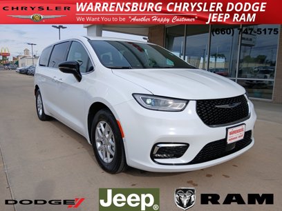 New 2026 Chrysler Pacifica Select