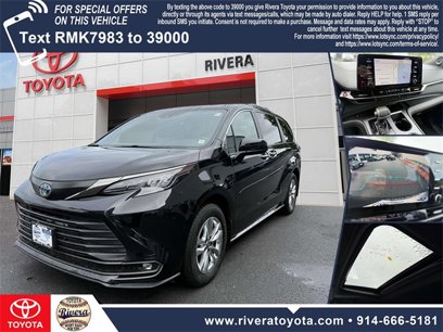 Certified 2022 Toyota Sienna XLE Woodland Edition