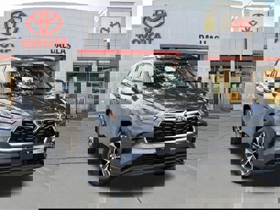 Used 2022 Toyota Highlander XLE