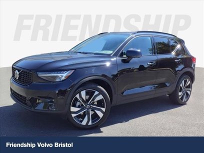 New 2025 Volvo XC40 B5 Plus w/ Climate Package