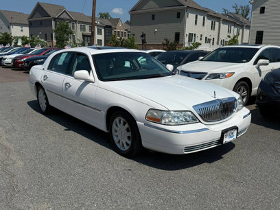 Used 2006 Lincoln Town Car Signature Limited