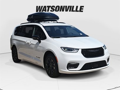 New 2025 Chrysler Pacifica Select