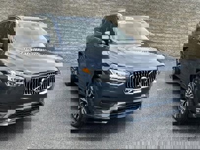 Used 2022 Volvo XC90 T6 Momentum w/ Advanced Package