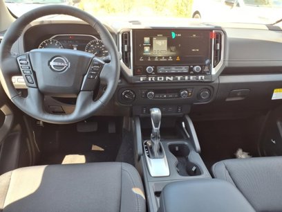 New 2025 Nissan Frontier SV w/ SV Convenience Package
