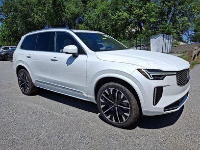New 2025 Volvo XC90 B6 Core w/ Climate Package