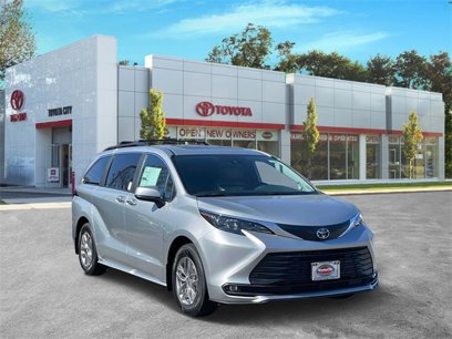 New 2025 Toyota Sienna XLE