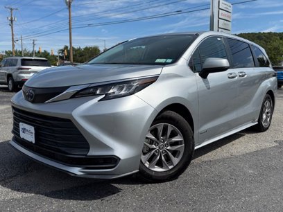 Used 2021 Toyota Sienna LE