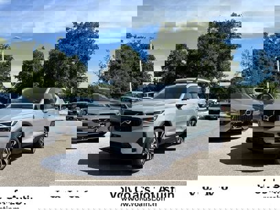 New 2025 Volvo XC40 B5 Plus w/ Climate Package