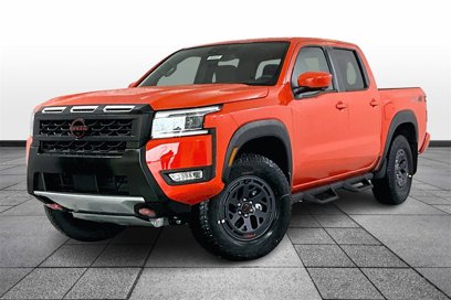 New 2025 Nissan Frontier PRO-4X w/ Pro Convenience Package