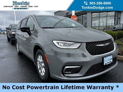 New 2025 Chrysler Pacifica Select