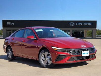New 2025 Hyundai Elantra SE