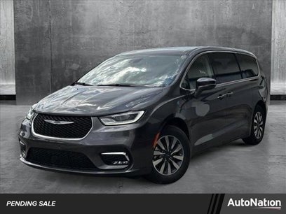 Used 2022 Chrysler Pacifica Touring-L w/ Uconnect Theater Family Group