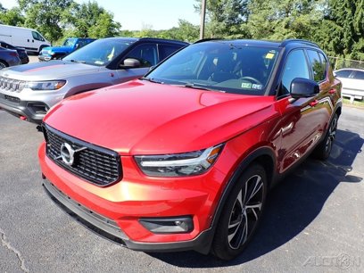 Used 2021 Volvo XC40 T5 R-Design w/ Advanced Package