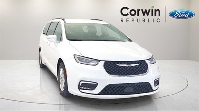 Used 2022 Chrysler Pacifica Touring-L