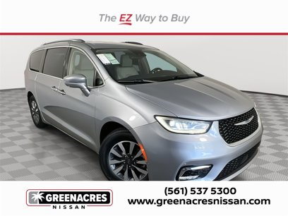 Used 2021 Chrysler Pacifica Touring-L
