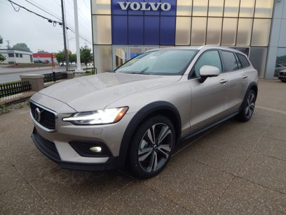 New 2025 Volvo V60 B5 Cross Country Plus w/ Protection Package Premier