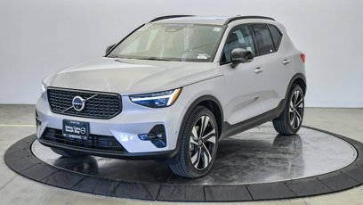 Certified 2025 Volvo XC40 B5 Plus w/ Climate Package