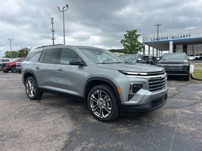 New 2025 Chevrolet Traverse LT w/ Driver Confidence Package
