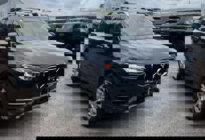 Used 2017 Volvo XC90 T6 Momentum w/ Vision Package