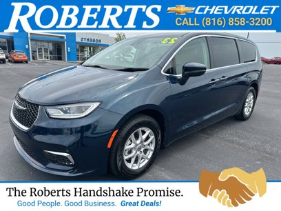 Used 2023 Chrysler Pacifica Touring-L