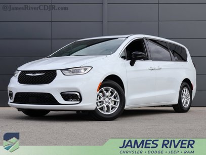 New 2026 Chrysler Pacifica Select