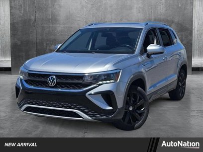 Used 2022 Volkswagen Taos SE w/ Panoramic Sunroof Package