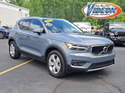 Used 2021 Volvo XC40 T5 Momentum w/ Premium Package