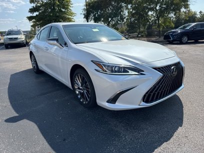 Used 2025 Lexus ES 300h w/ Luxury Package
