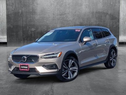 Certified 2025 Volvo V60 B5 Cross Country Plus w/ Protection Package Premier