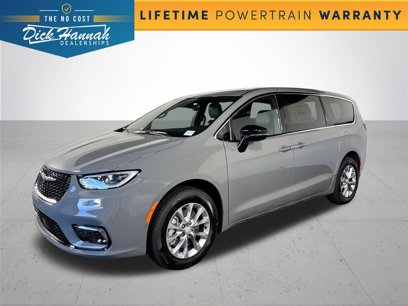 New 2025 Chrysler Pacifica Select