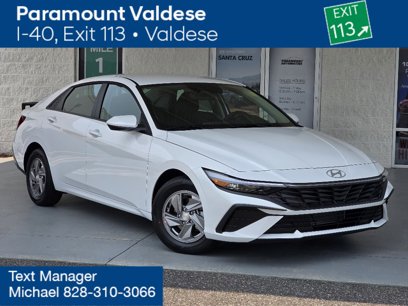 New 2025 Hyundai Elantra SE