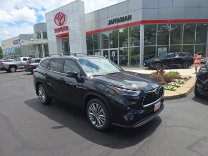 New 2025 Toyota Highlander Platinum