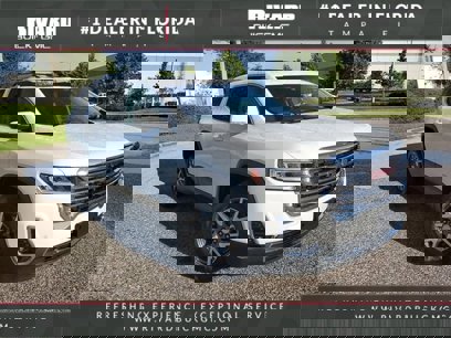 Used 2022 GMC Acadia SLT w/ Preferred Package