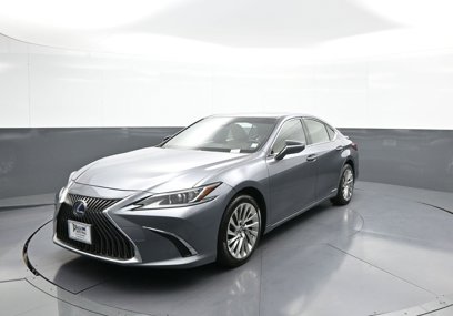 Used 2019 Lexus ES 300h w/ Luxury Package