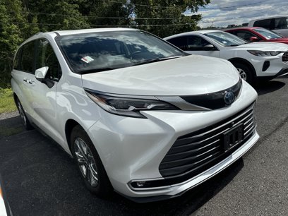 Used 2023 Toyota Sienna Platinum