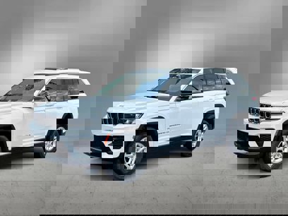 Used 2022 Jeep Grand Cherokee Laredo w/ Luxury Tech Group I