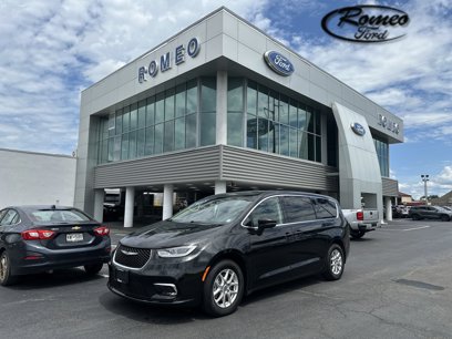 Used 2023 Chrysler Pacifica Touring-L