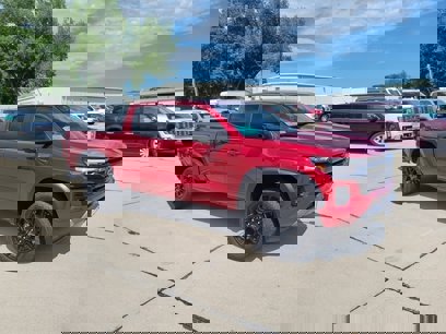 Used 2024 Chevrolet Colorado Z71 w/ LPO, Dark Essentials Package