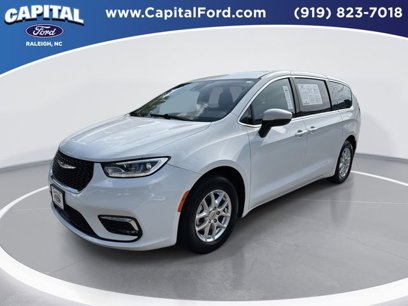 Used 2023 Chrysler Pacifica Touring-L
