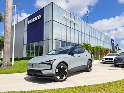 New 2025 Volvo EX30 Ultra w/ Climate Package